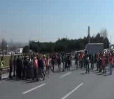 İnşaat işçileri Avcılar- TEM bağlantı yolunu kapattılar İnşaat işçileri Avcılar- TEM bağlantı yolunu kapattılar